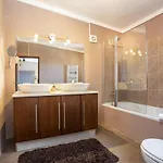 Privilege Casa Da Videira With Swimming Pool, Quelfes - *