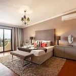 Privilege Casa Da Videira With Swimming Pool, Quelfes - فيلة