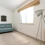 Privilege Casa Da Videira With Swimming Pool, Quelfes - فيلة *