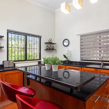 Villa Privilege Casa Da Videira With Swimming Pool, Quelfes - Olhão