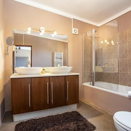 Privilege Casa Da Videira With Swimming Pool, Quelfes - *