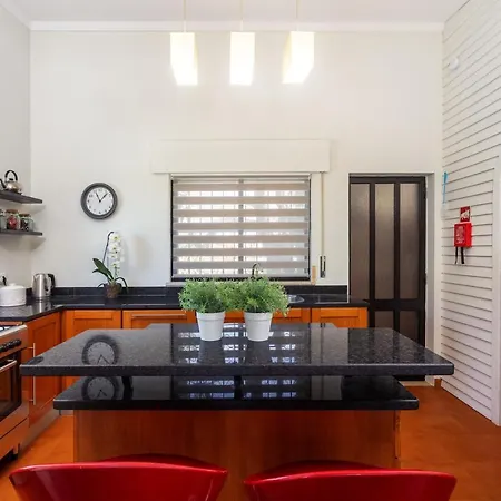 Privilege Casa Da Videira With Swimming Pool, Quelfes -