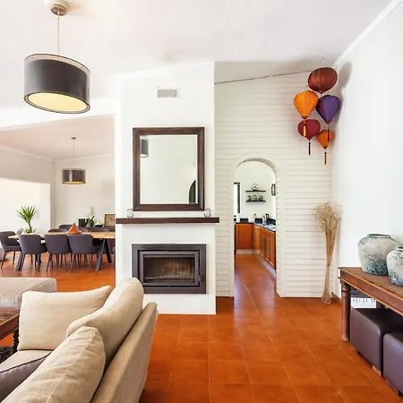 别墅 Privilege Casa Da Videira With Swimming Pool, Quelfes -