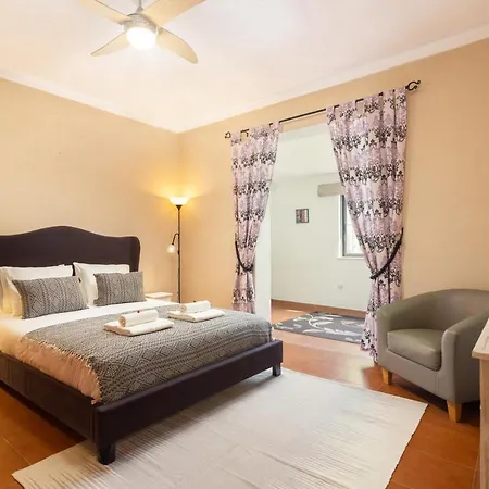 Privilege Casa Da Videira With Swimming Pool, Quelfes - *