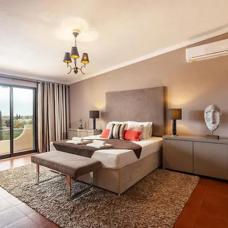 Privilege Casa Da Videira With Swimming Pool, Quelfes - 别墅
