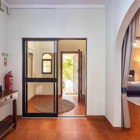Privilege Casa Da Videira With Swimming Pool, Quelfes - 别墅