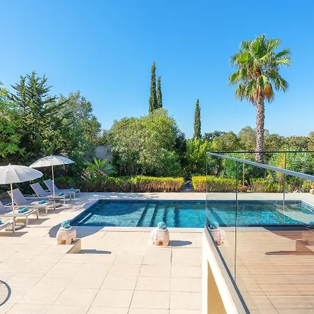 别墅 Privilege Casa Da Videira With Swimming Pool, Quelfes - *