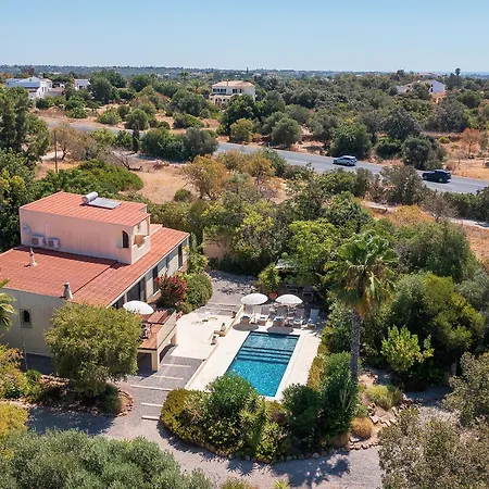 别墅 Privilege Casa Da Videira With Swimming Pool, Quelfes -