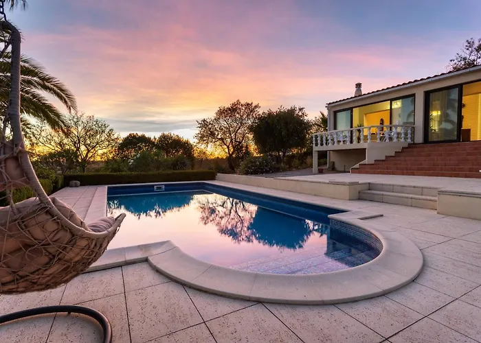 Privilege Casa Da Videira With Swimming Pool, Quelfes -