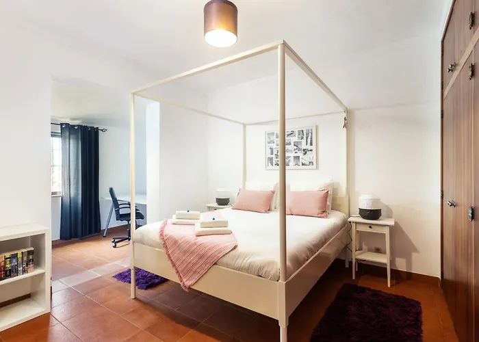 Villa Privilege Casa Da Videira With Swimming Pool, Quelfes - *