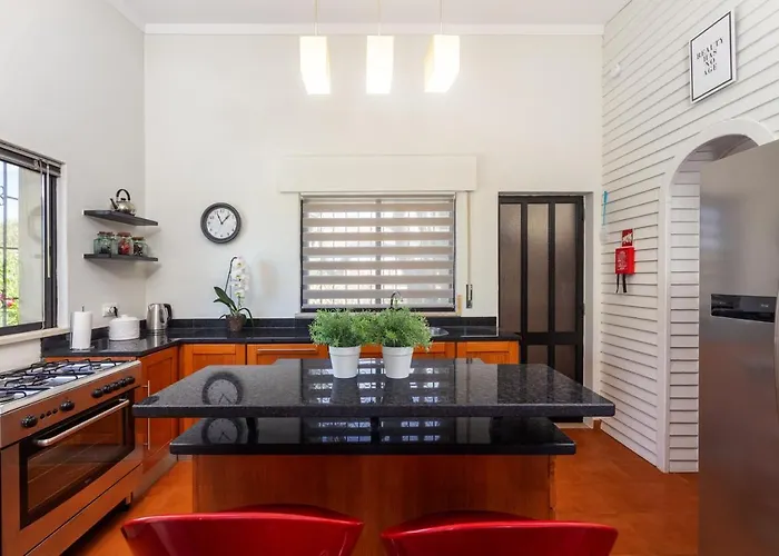 Privilege Casa Da Videira With Swimming Pool, Quelfes -