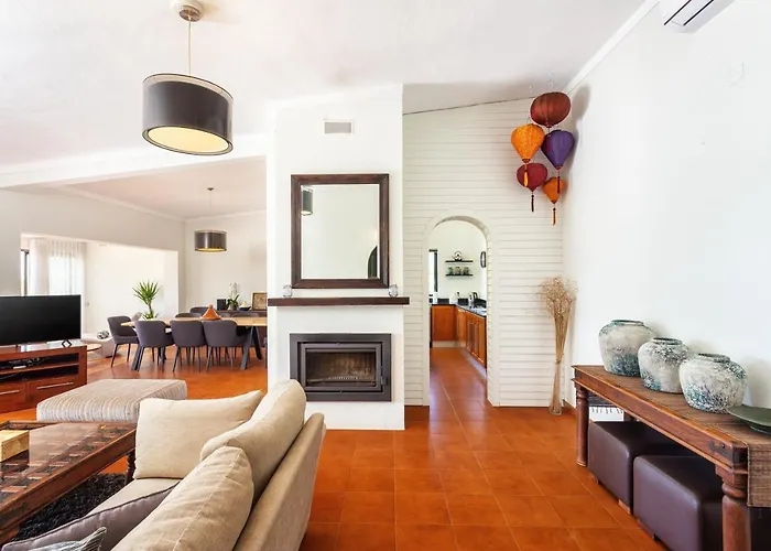 Villa Privilege Casa Da Videira With Swimming Pool, Quelfes -