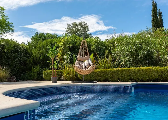 Privilege Casa Da Videira With Swimming Pool, Quelfes - Villa