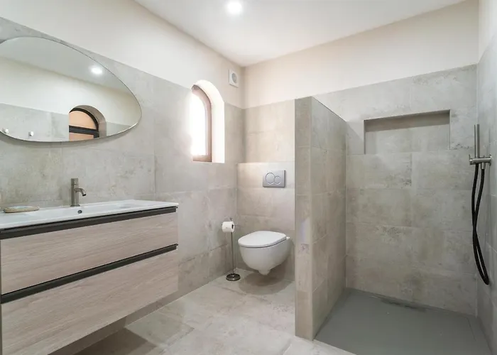 Villa Privilege Casa Da Videira With Swimming Pool, Quelfes -