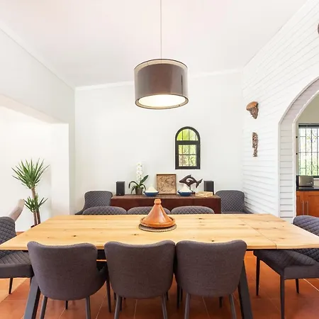 Willa Privilege Casa Da Videira With Swimming Pool, Quelfes -