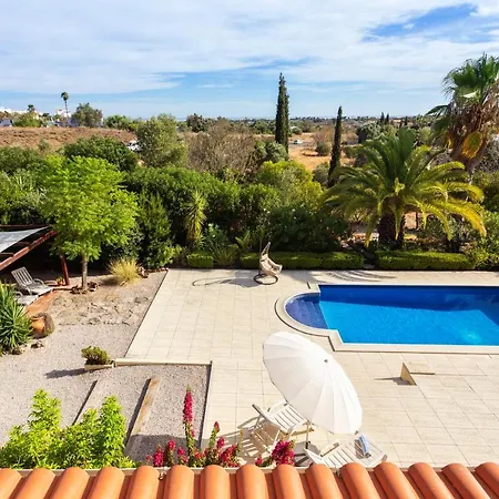 Privilege Casa Da Videira With Swimming Pool, Quelfes - Вилла Ольян