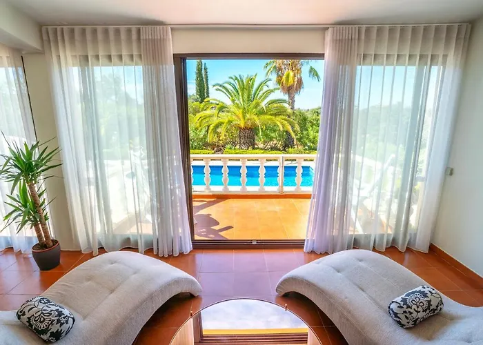 Privilege Casa Da Videira With Swimming Pool, Quelfes -