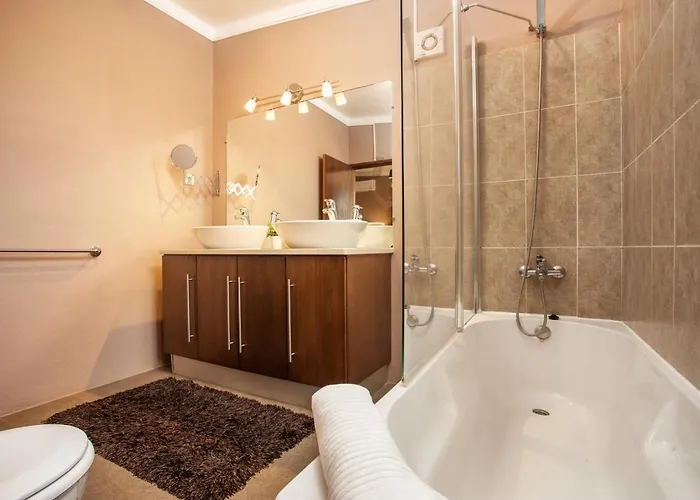 Privilege Casa Da Videira With Swimming Pool, Quelfes -