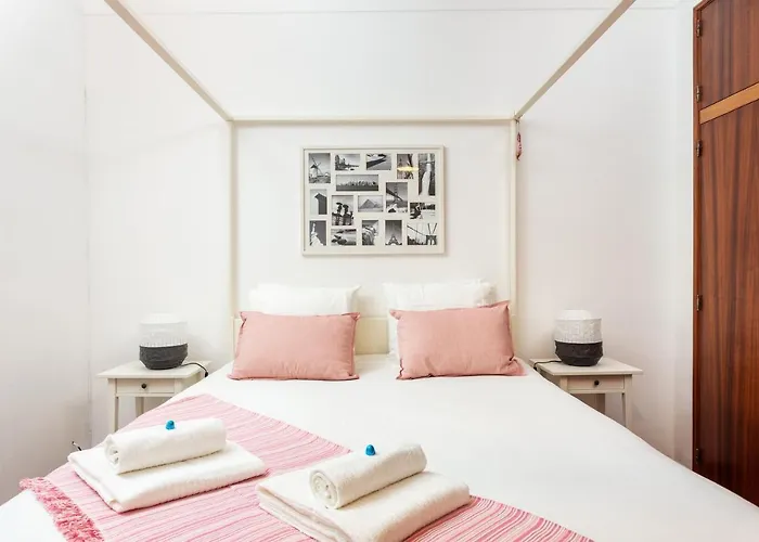 Willa Privilege Casa Da Videira With Swimming Pool, Quelfes -