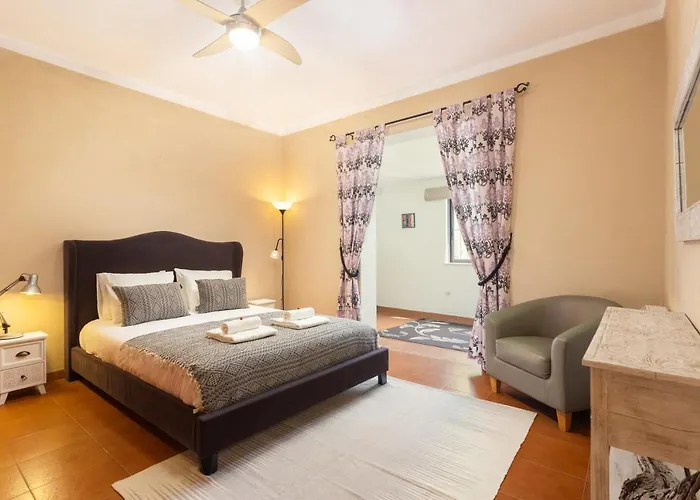 Privilege Casa Da Videira With Swimming Pool, Quelfes - *