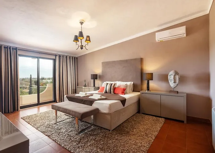 Privilege Casa Da Videira With Swimming Pool, Quelfes - Willa