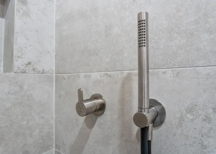 Privilege Casa Da Videira With Swimming Pool, Quelfes - Willa